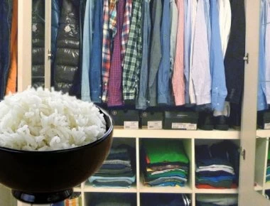 Αυτός είναι ο λόγος που πρέπει να βάζετε μια κούπα ρύζι στην ντουλάπα σας